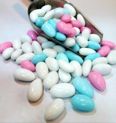 ملبس لوز ملون